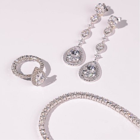 Understanding the Differences: Zircon, Cubic Zirconia, Growing CZ, and Swarovski Crystals - Natkina