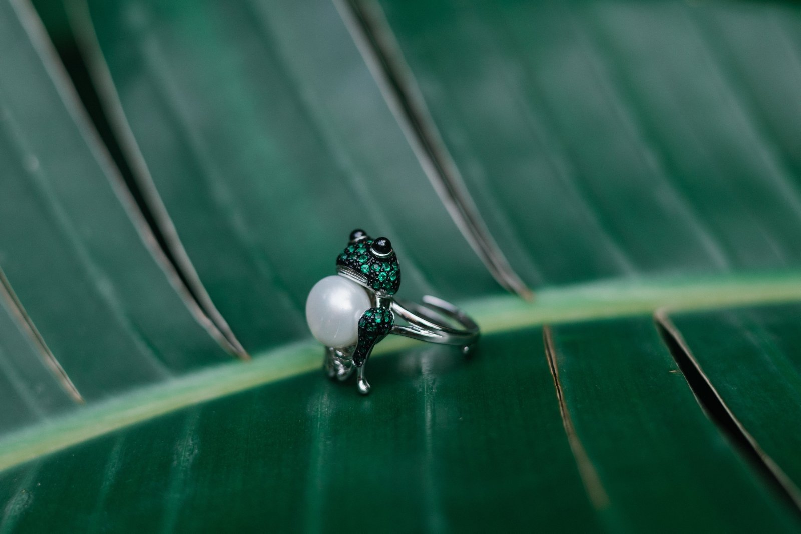 Green & Pearl Silver Frog Ring by Natkina