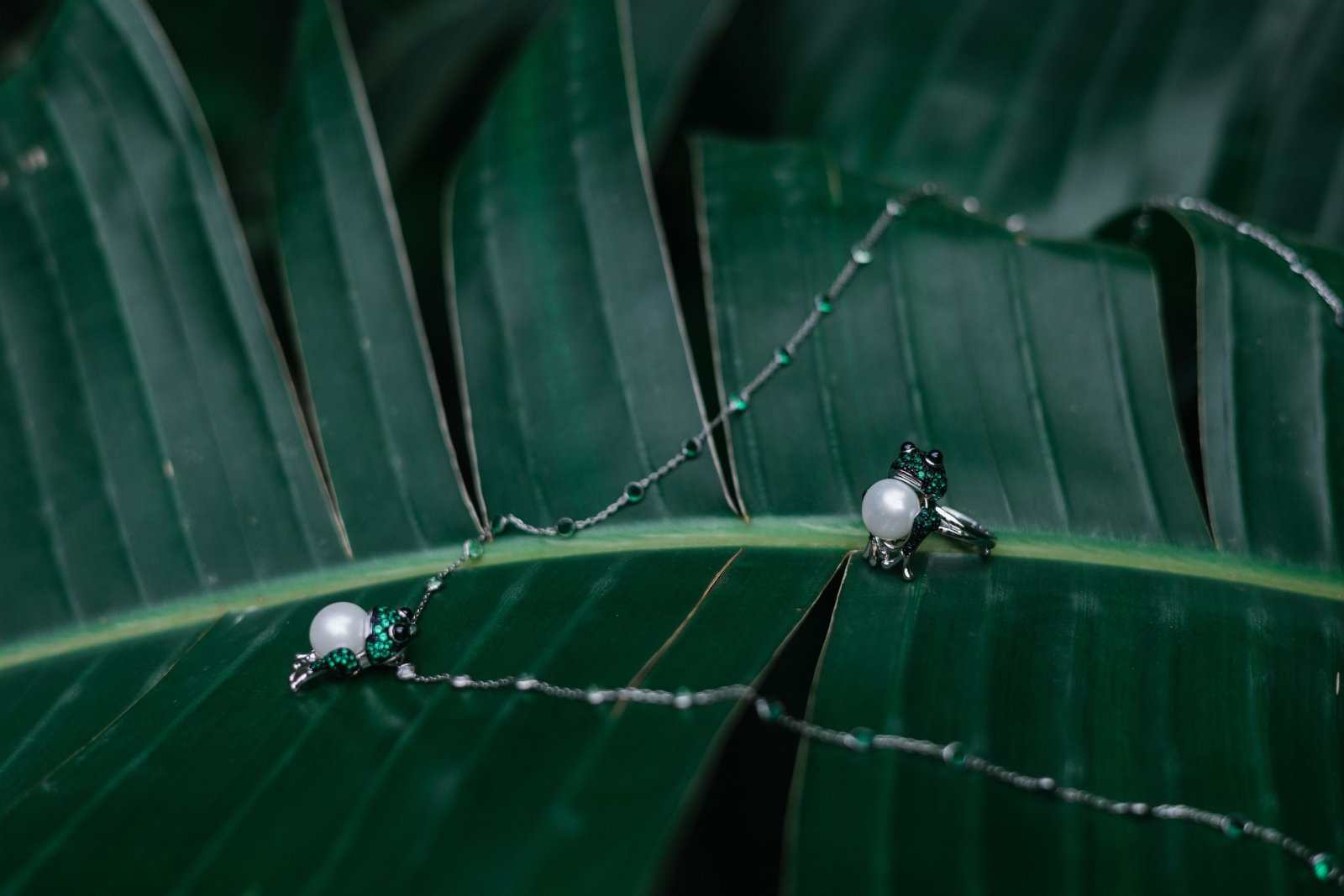 Green & Pearl Silver Frog Ring by Natkina