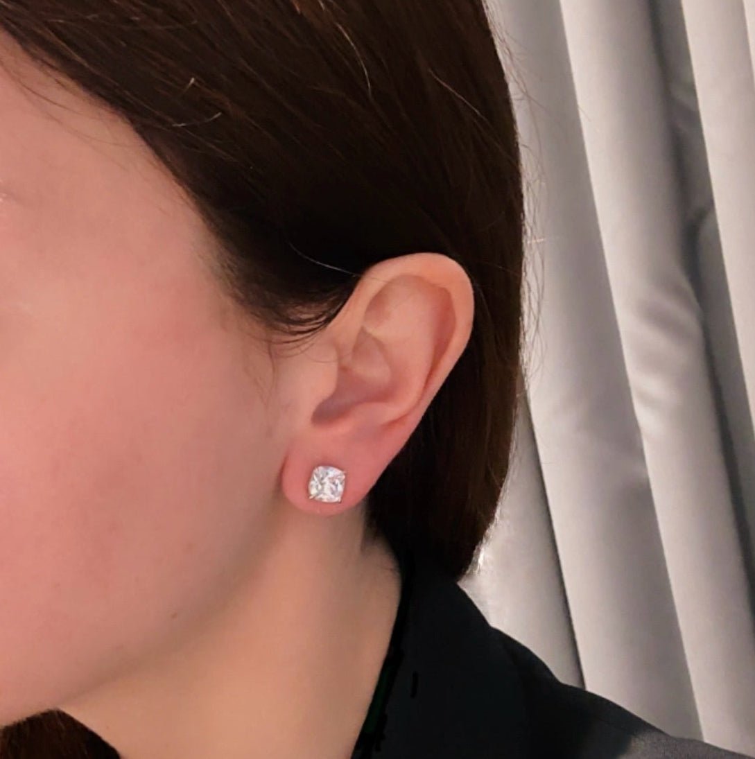 Solitaire Glow Earrings by Natkina
