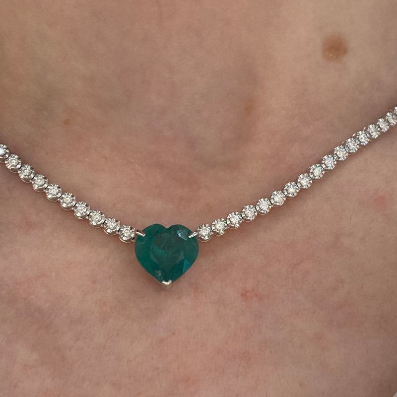 Breathtaking Diamond 18K White Gold Necklace with Emerald for Her